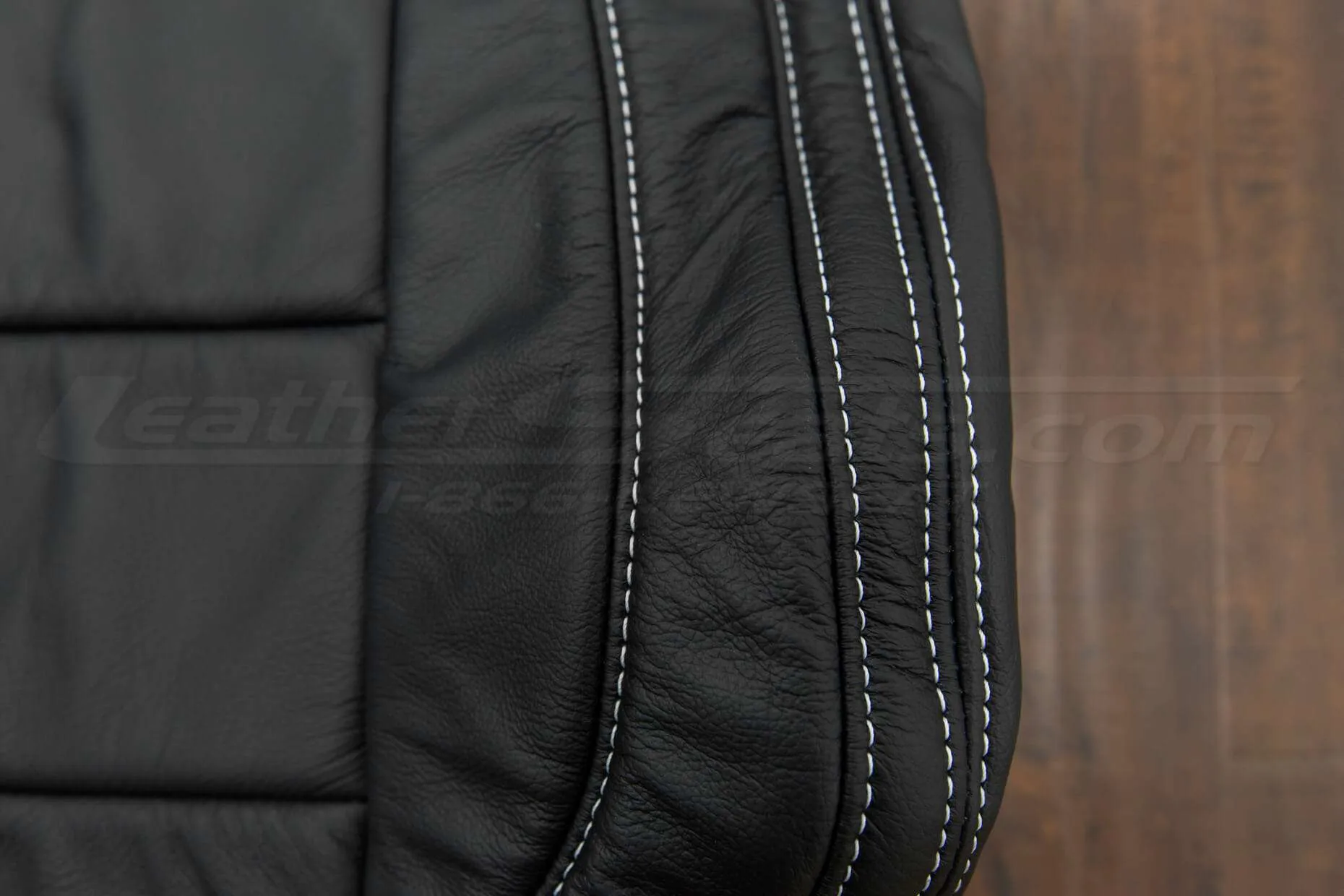 Ford Mustang Leather Seats - Black - Side double-stitching close-up
