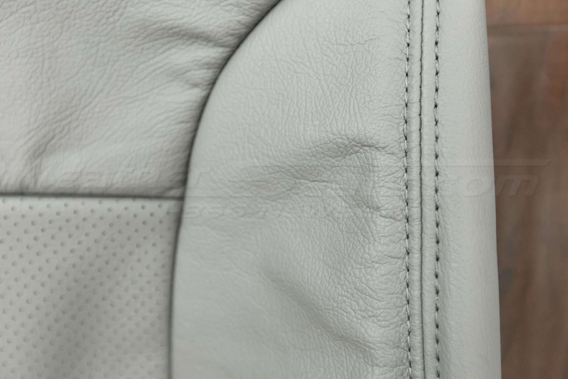 Side double-stitching in ash