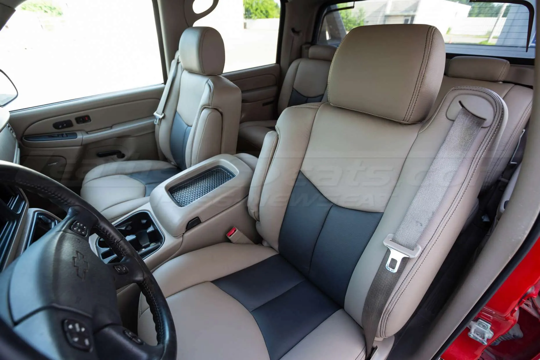 03-06 Chevrolet Avalanche Installed Upholstery Kit - Desert & Black - Front Drive Seat