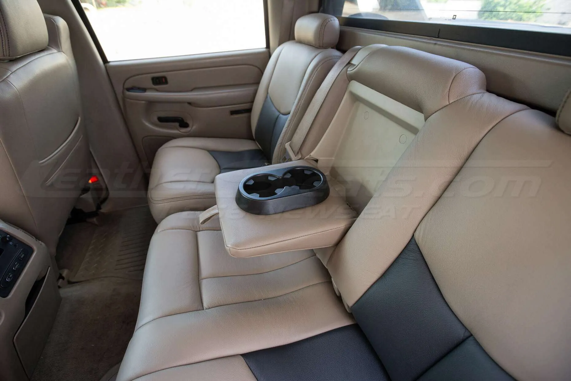 03-06 Chevrolet Avalanche Installed Upholstery Kit - Desert & Black - Rear Seats w/ armrest down