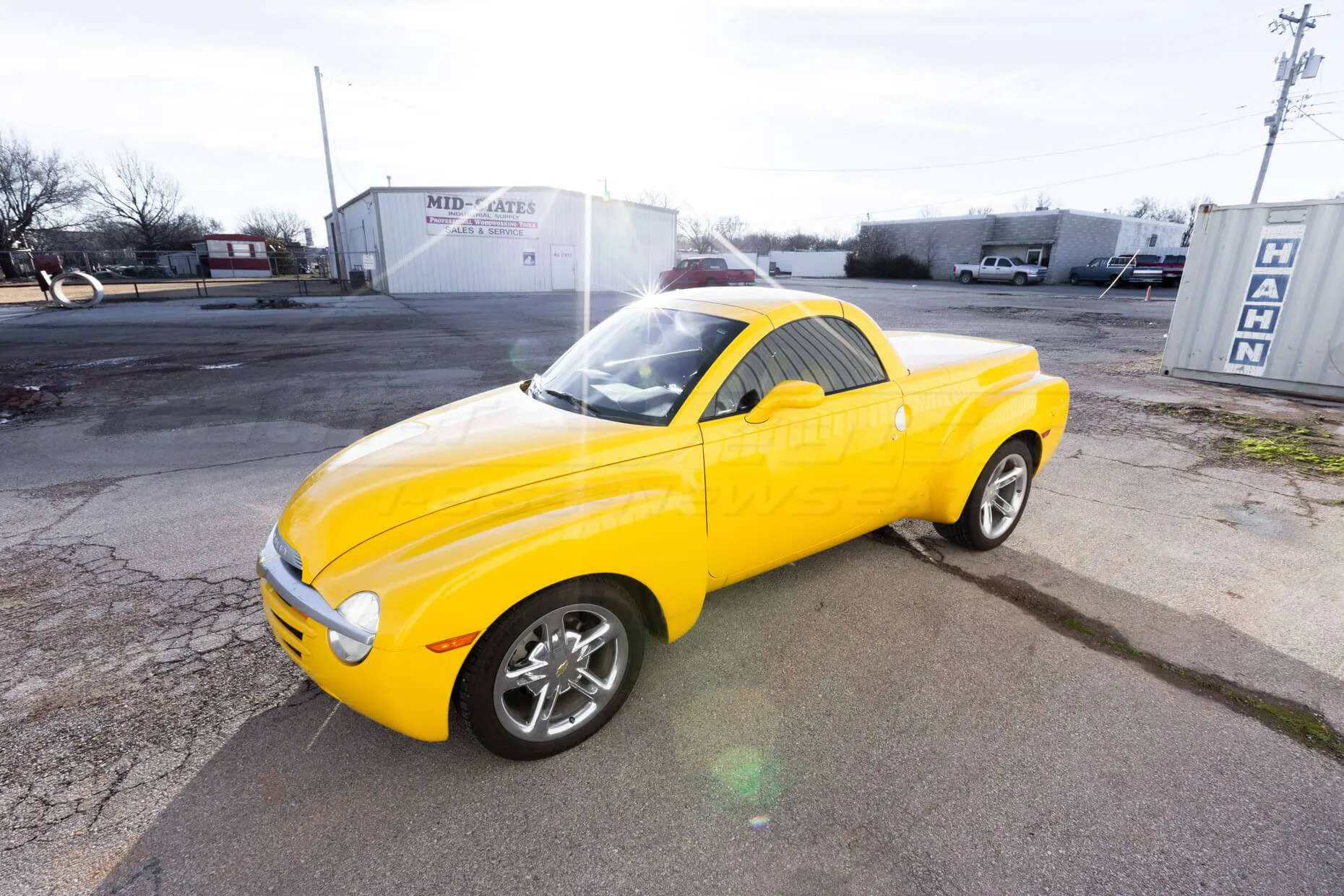 2003-2006 Chevrolet SSR Velocity Yellow exterior