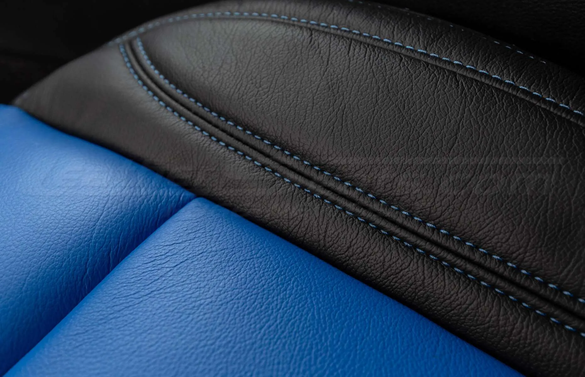 5-20 Dodge Challenger Two-Tone Black w/ Cobalt Centers - Seat cushion double-stitching