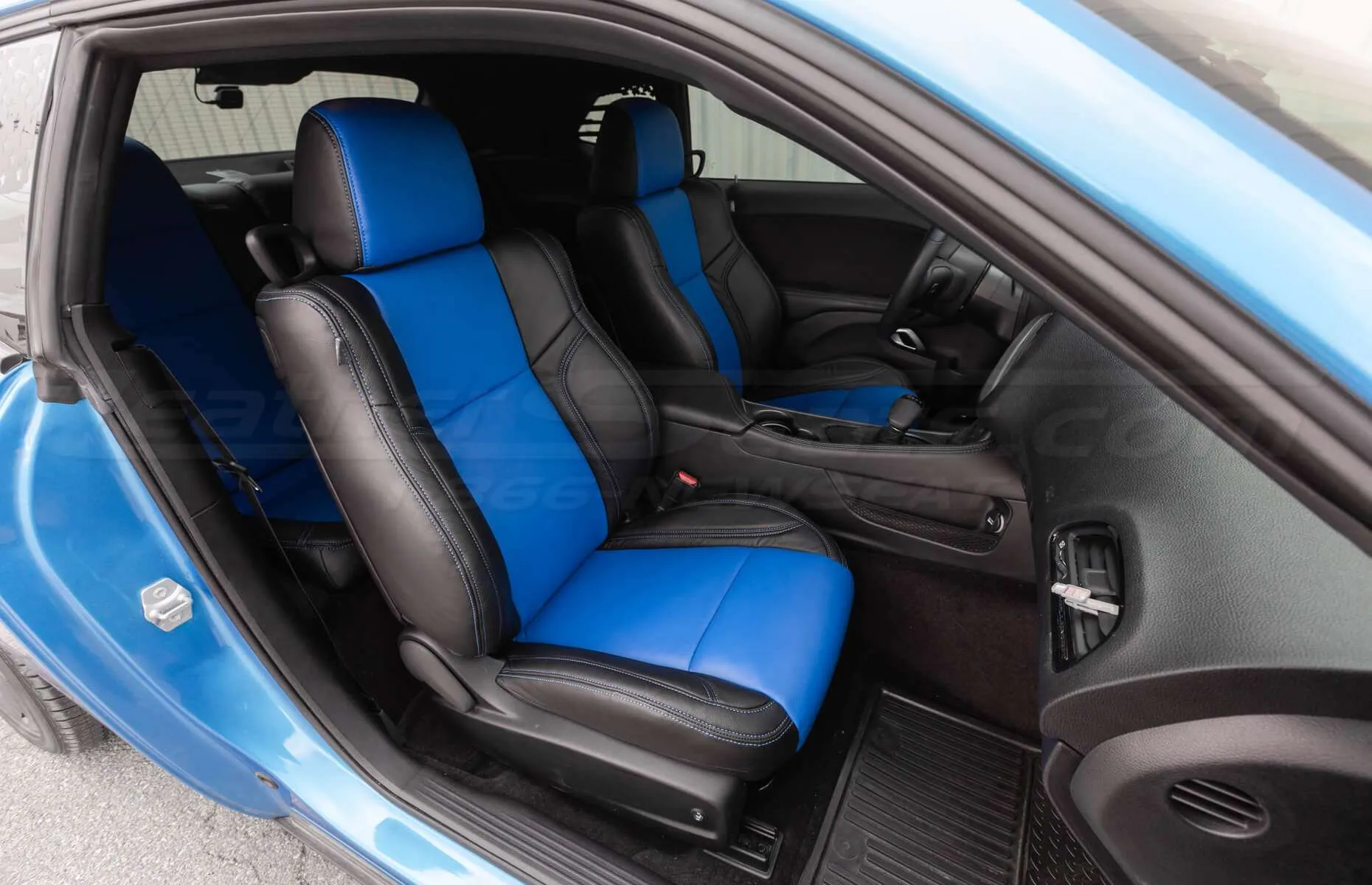 5-20 Dodge Challenger Two-Tone Black w/ Cobalt Centers - Passenger front seats