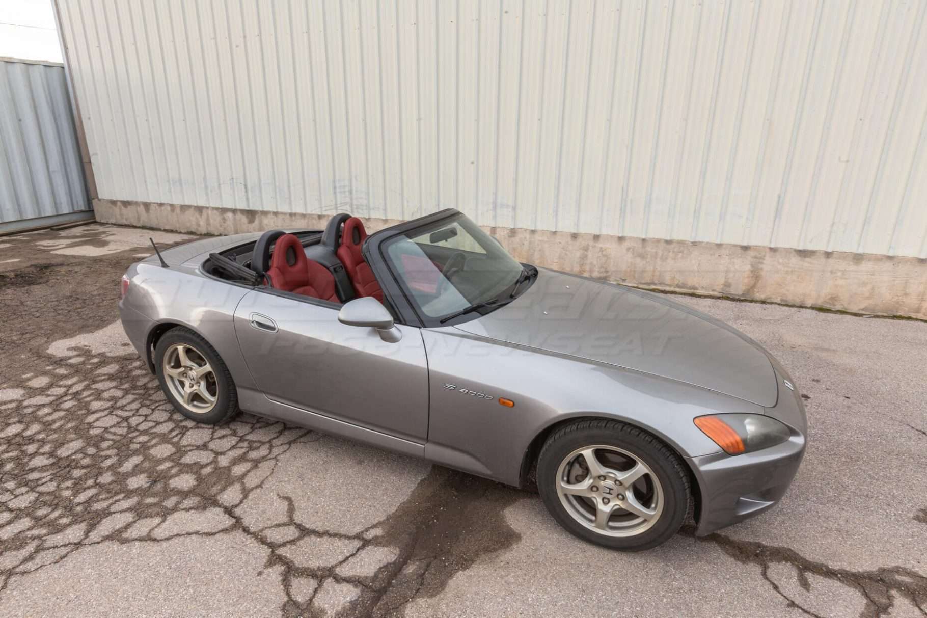 Honda S2000 Cardinal interior, silver exterior