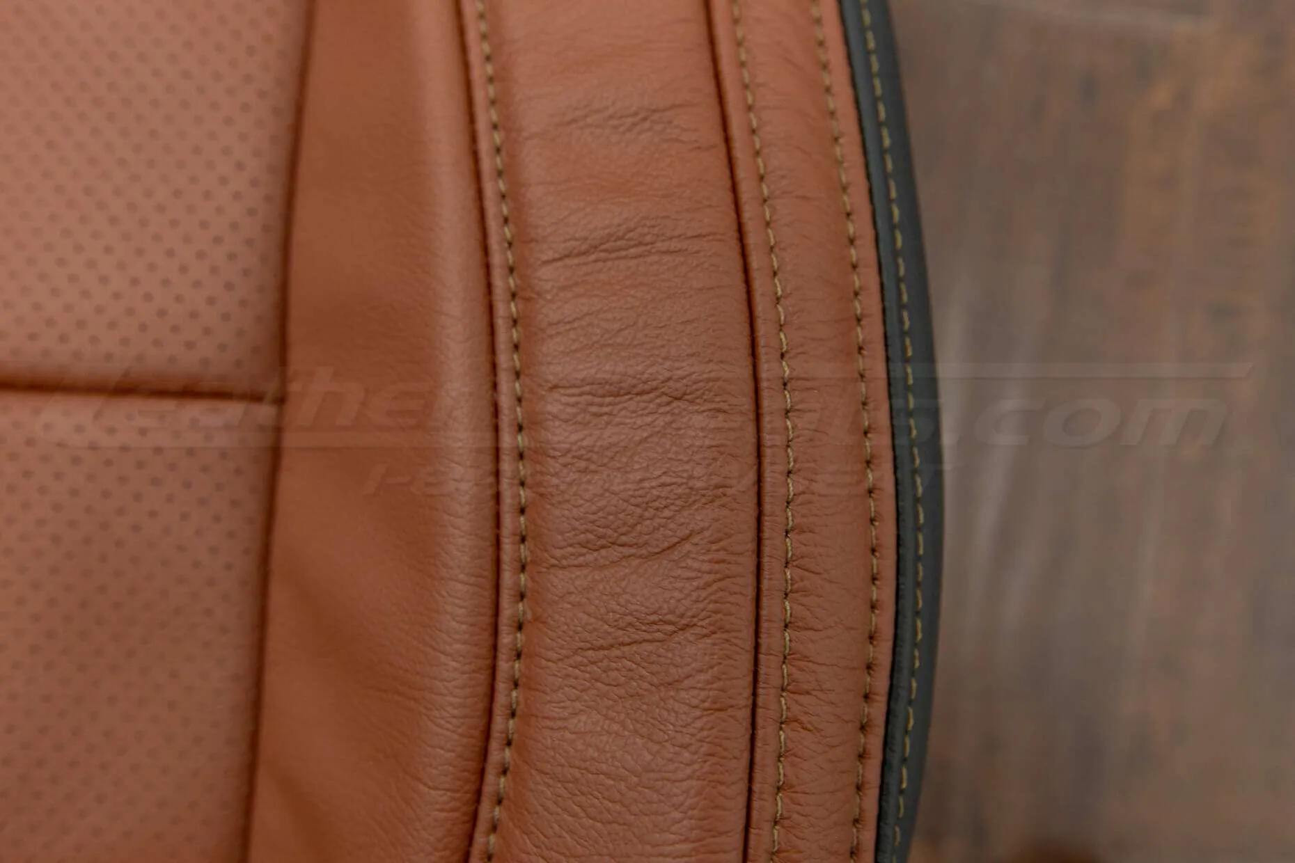 Ford Mustang upholstery kit -Mitt Brown - Side double-stitching close-up