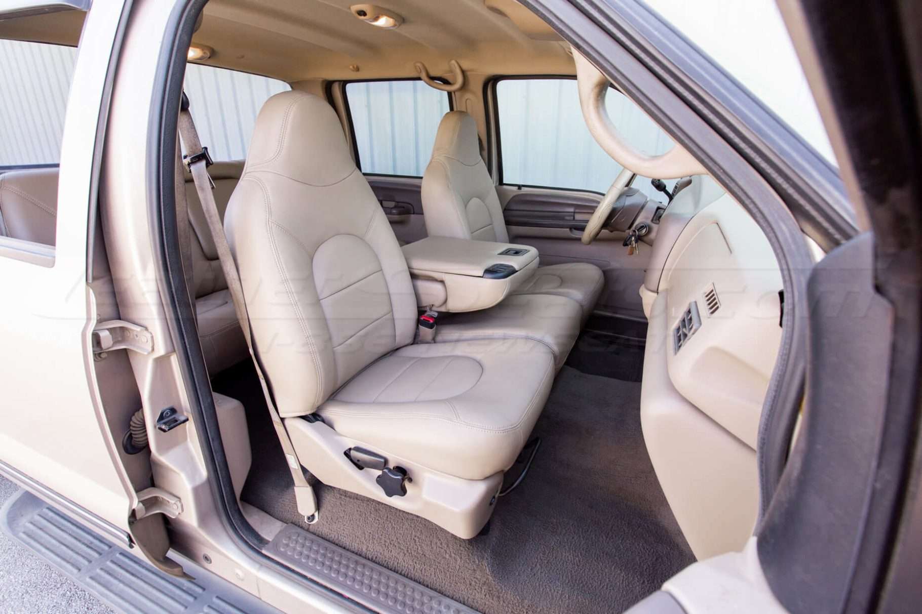 Ford Superduty Leather Seats - Nutmeg - Front interior with console down