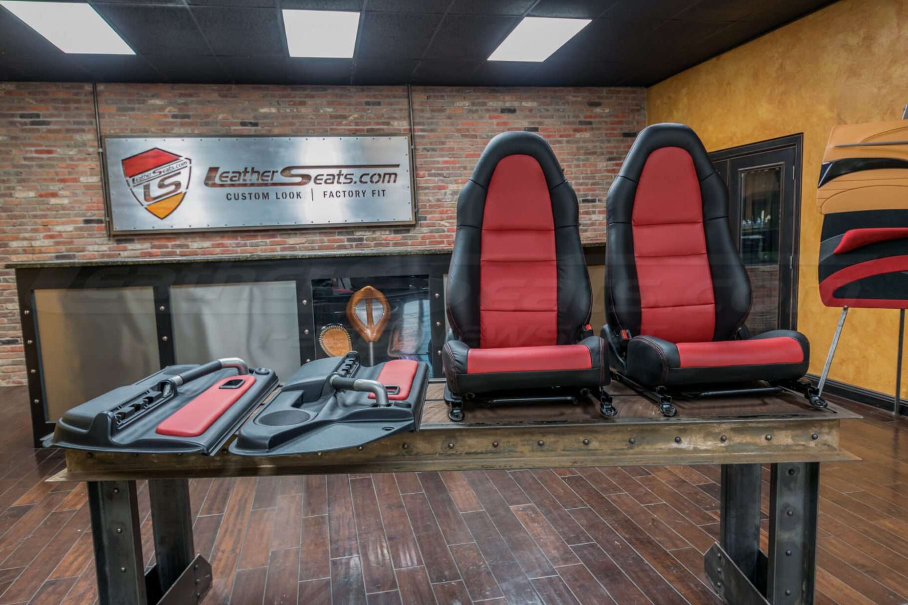 Toyota MR-2 leather seats - Black & Red - Front seats and doors