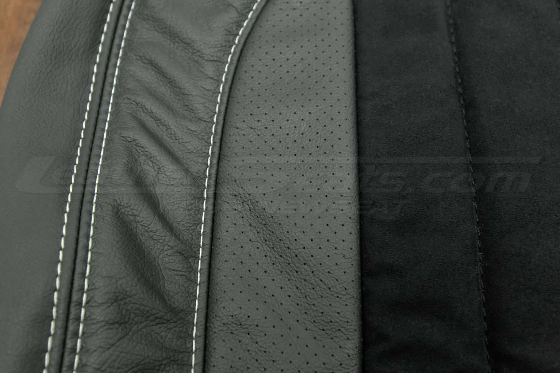 Dodge Ram Leather Upholstery - Backrest perforated wing and side double-stitching
