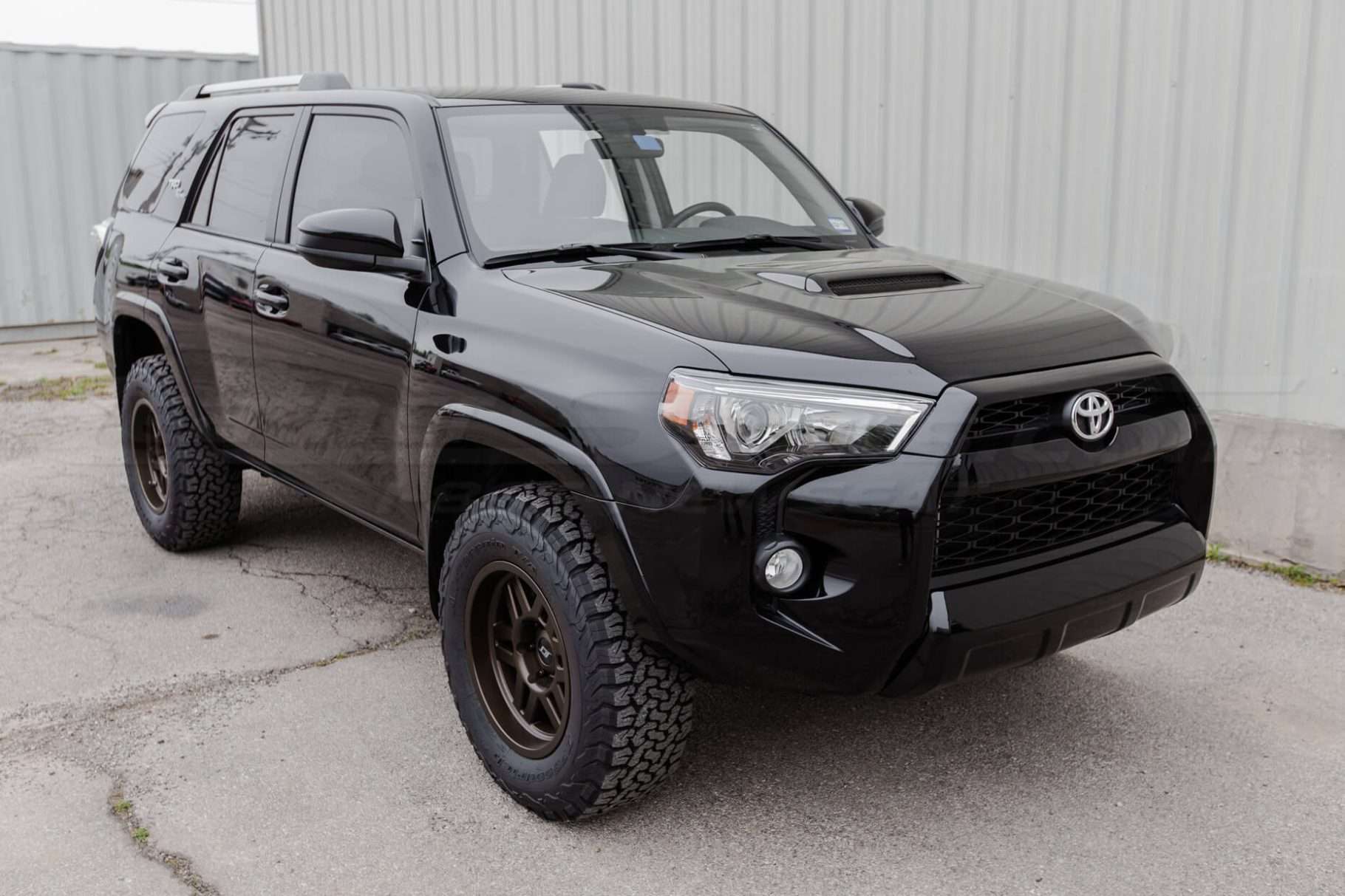 Black Toyota 4Runner exterior