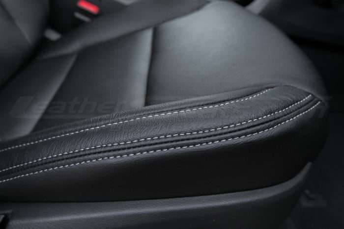 Hyundai Santa Fe Sport installed leather kit - Black - Cushion side double-stitching