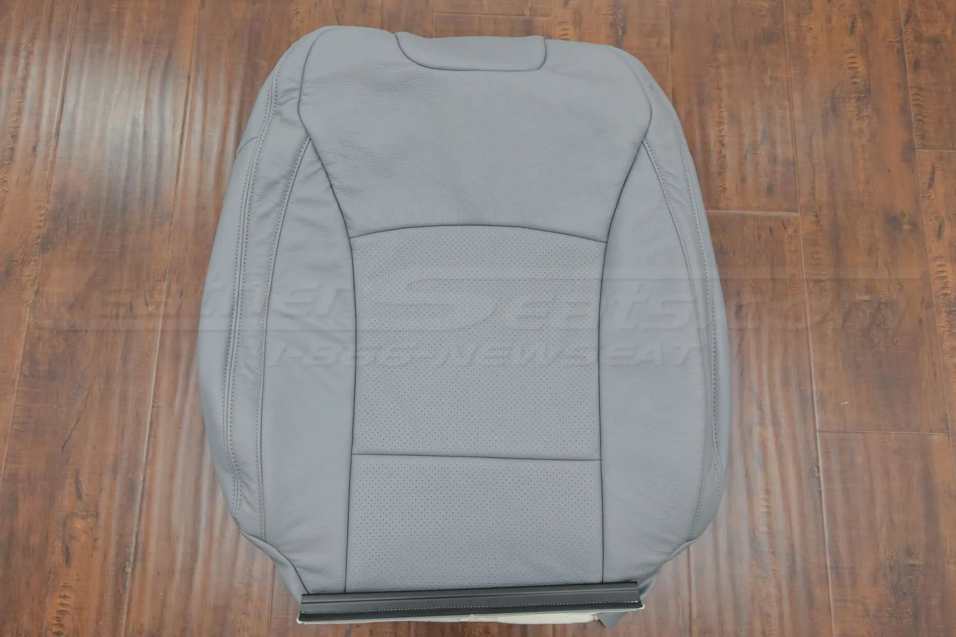 Subaru Legacy front backrest upholstery in crater grey