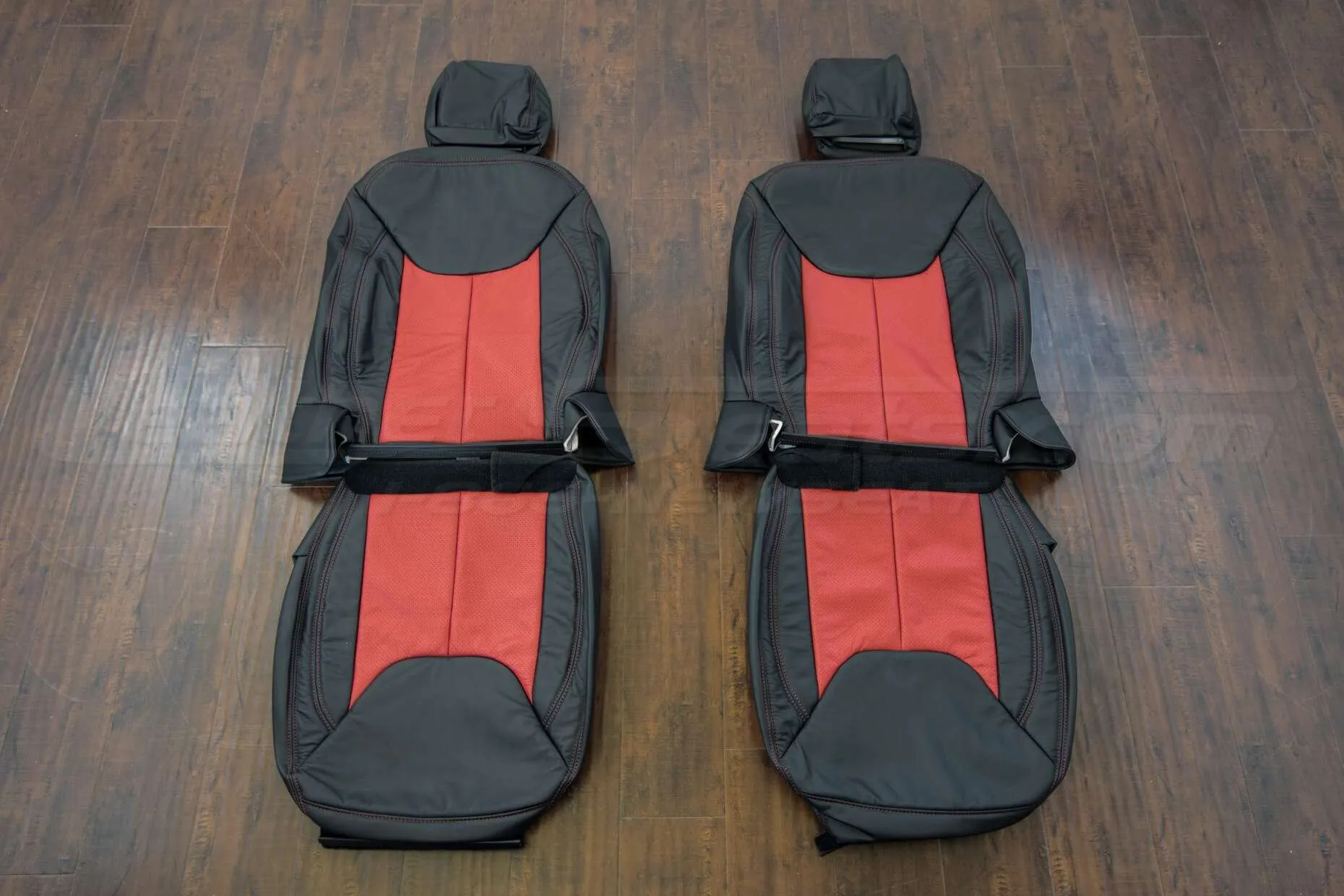 Jeep Wrangler upholstery kit - Black / Bright Red - Front seat upholstery
