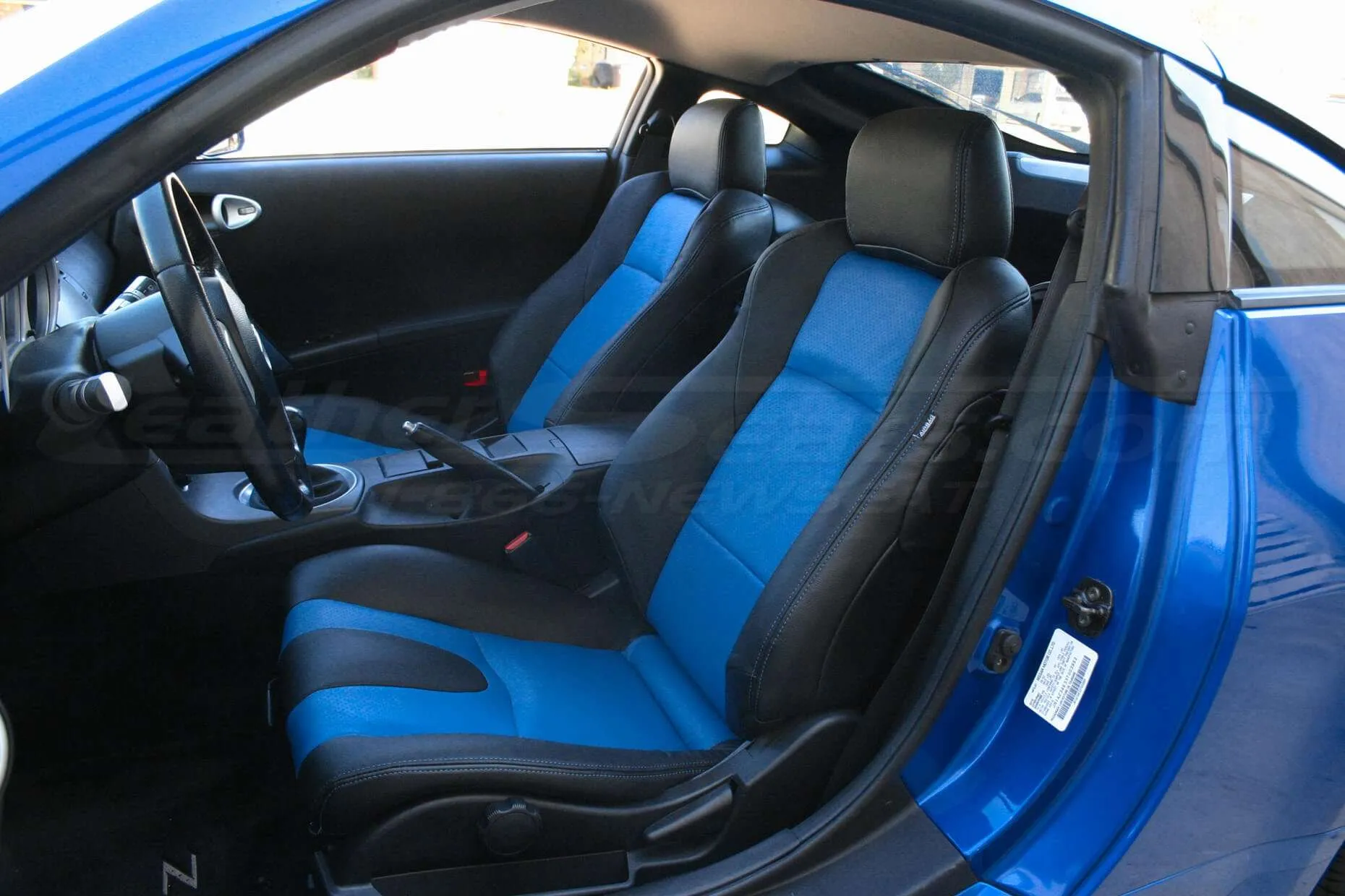 Nissan 350Z installed upholstery Black & Cobalt