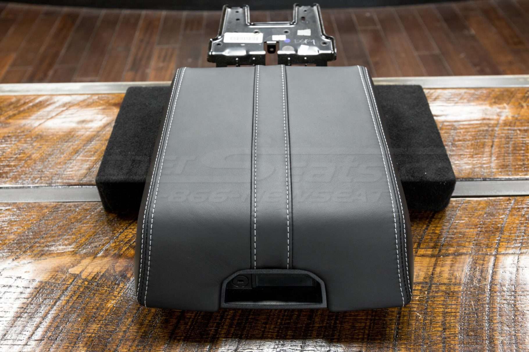 Ford F-150 Console lid - front view