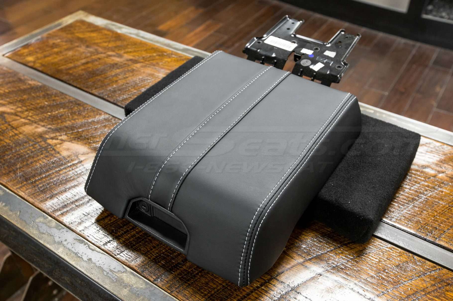 Ford F-150 console lid -Side view