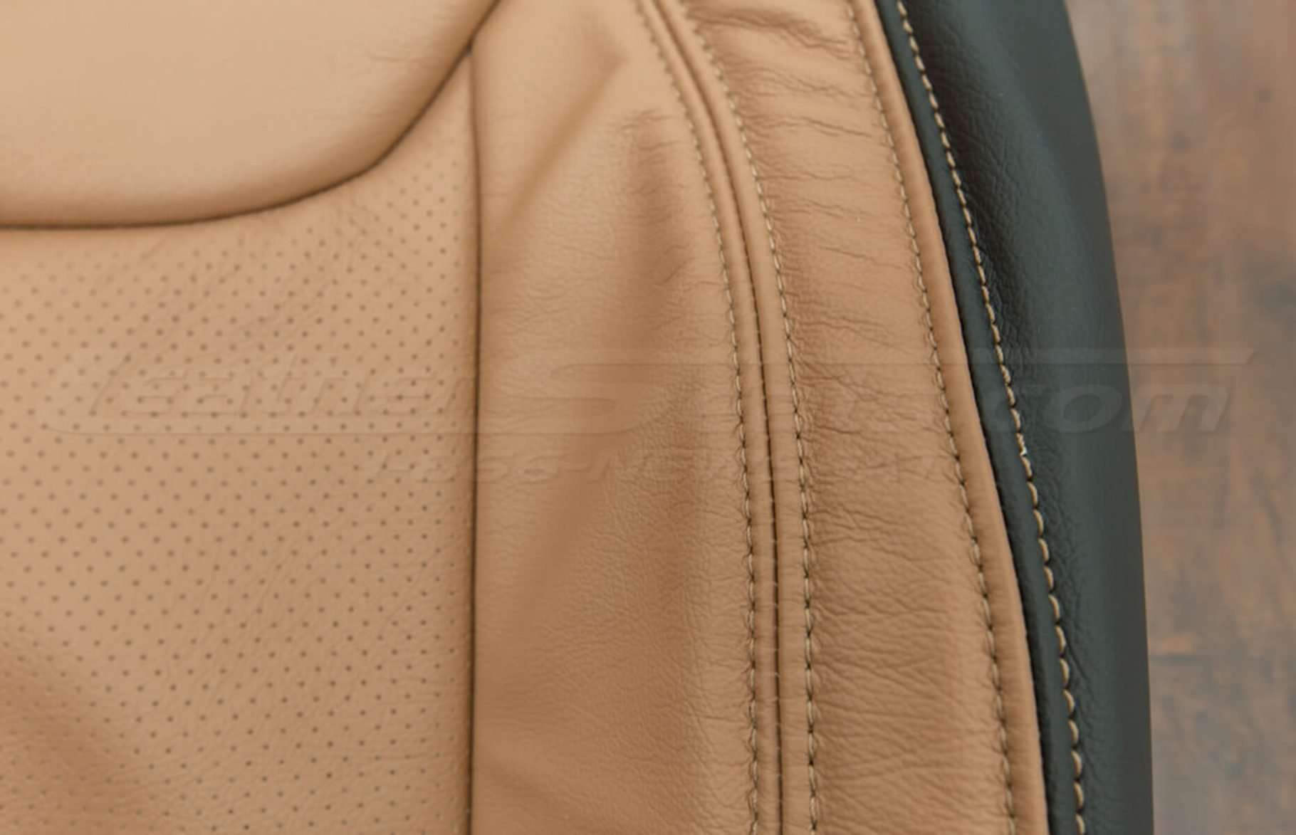 Jeep Wrangler leather kit - Black/Teak - Side double-stitching close-up