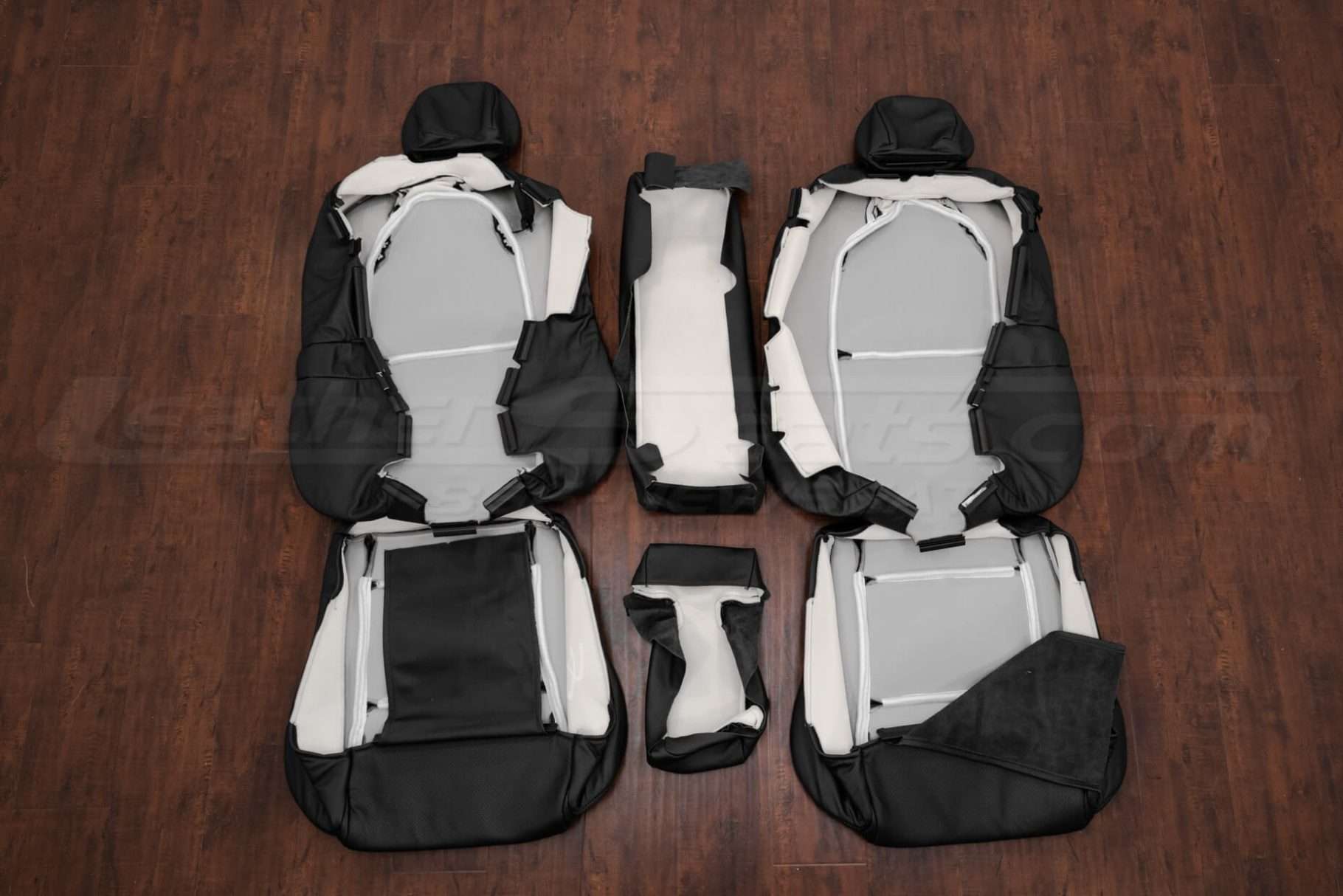 04-06 Pontiac GTO Leather Kit - Ecstasy Black - Back view of rear seats and bolsters