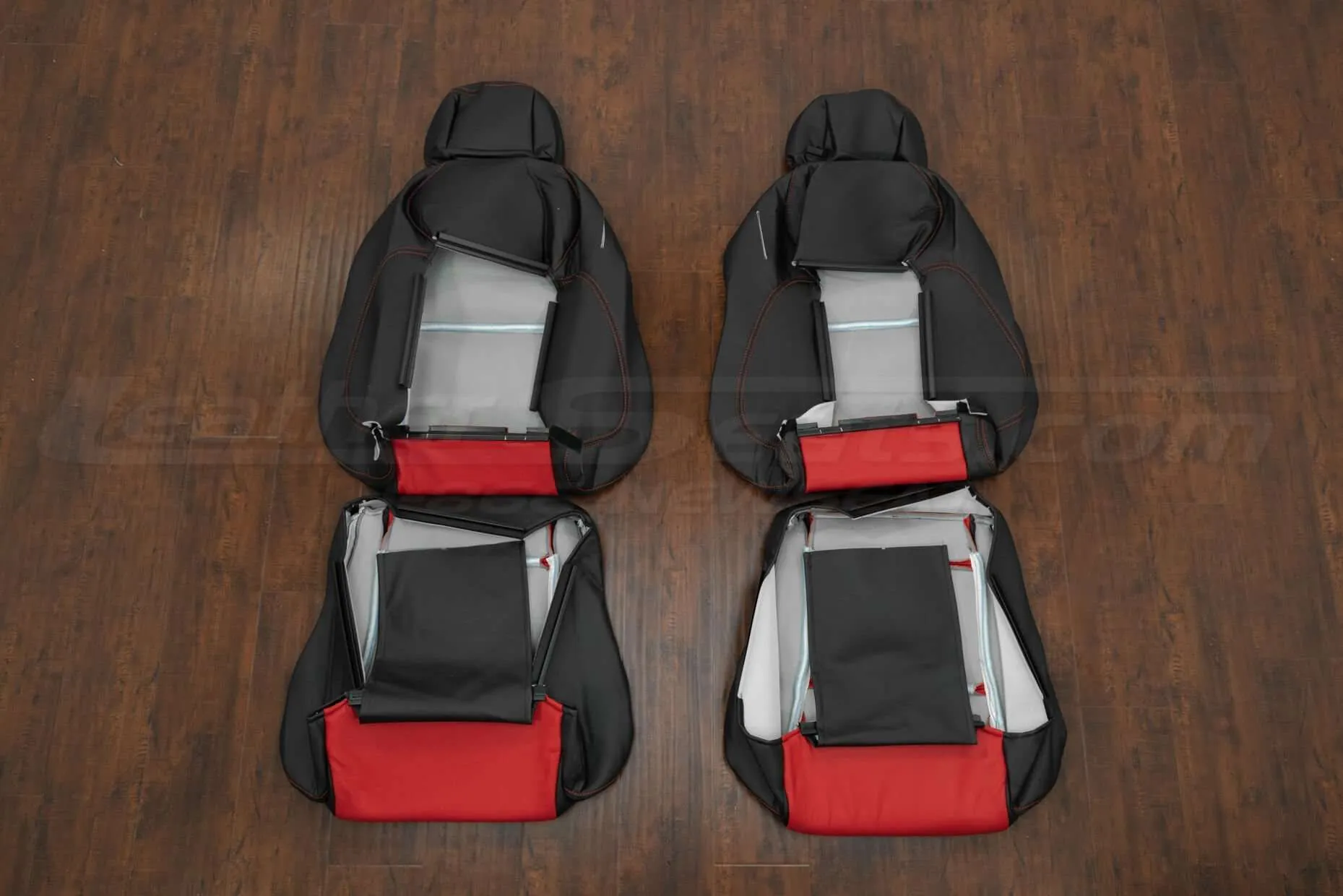 04-06 Pontiac GTO Leather Kit - Black & Bright Red - Back of front seats