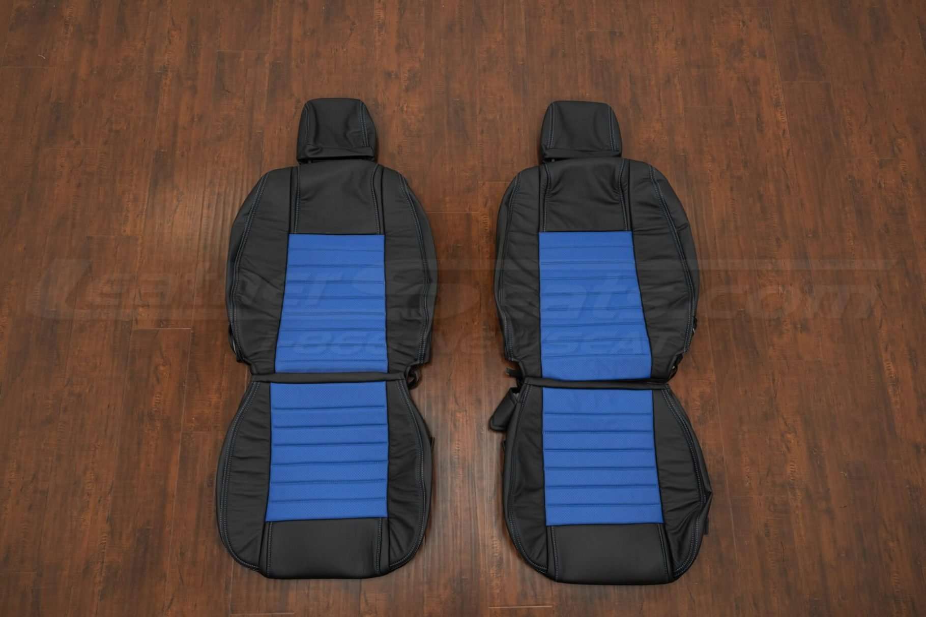 05-09 Ford Mustang Leather Kit - Black & Cobalt - Front Seats