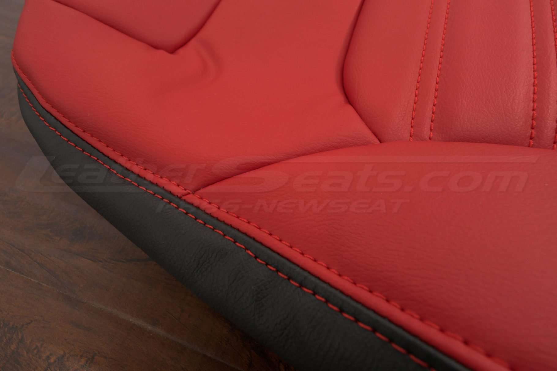 Side bright red double-stitching