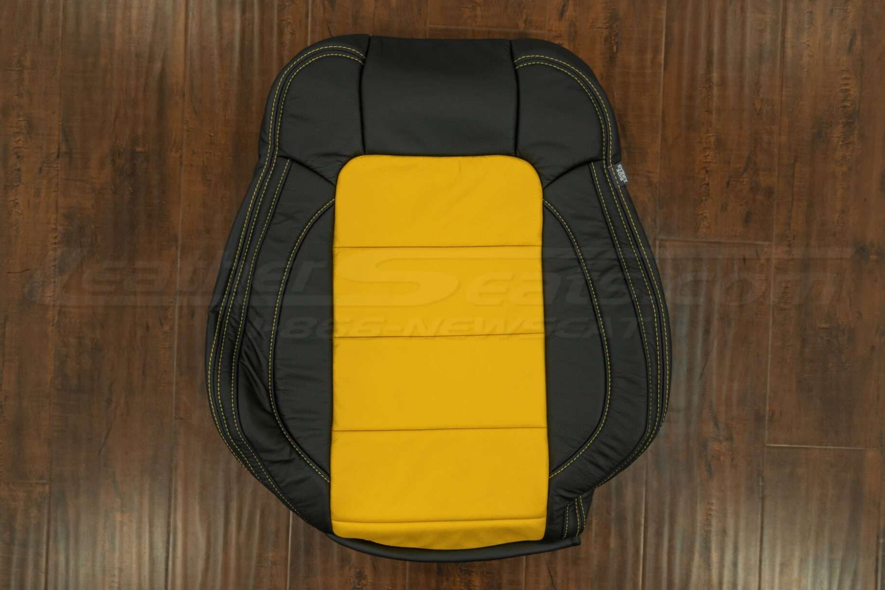 Ford Mustang - Front backrest upholstery in black & velocity yellow