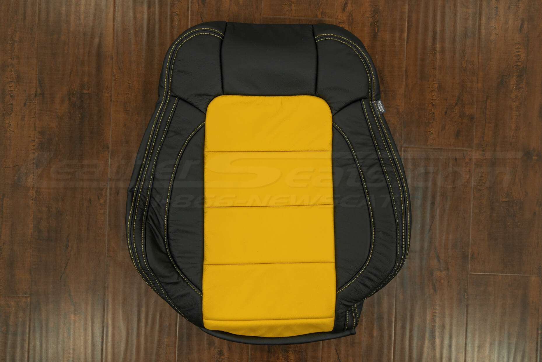 Ford Mustang - Front backrest upholstery in black & velocity yellow