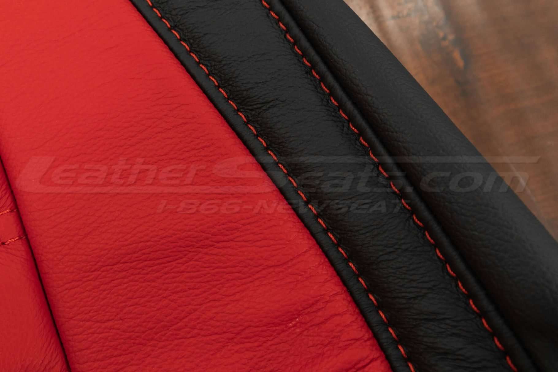 Side double-stitching in bright red