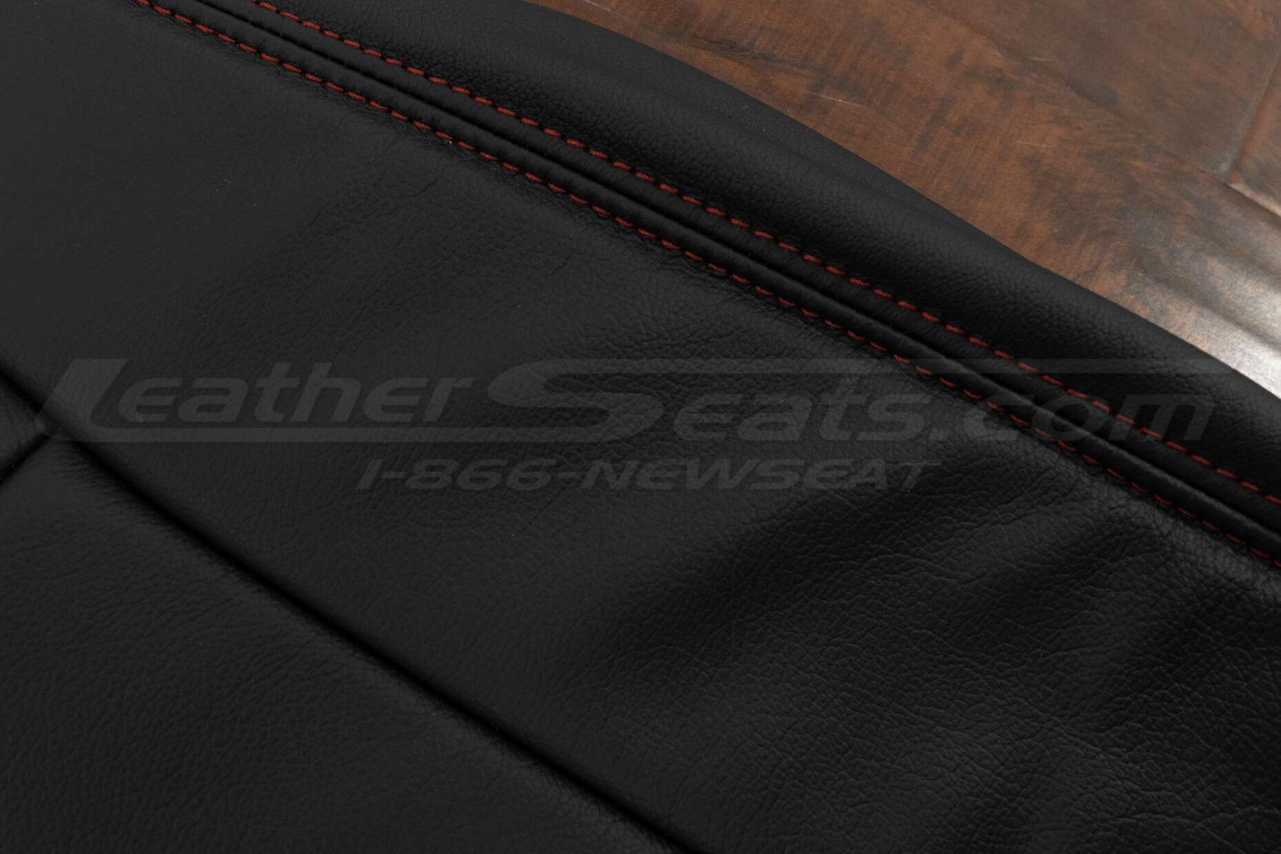 Backrest contrast double-stitching