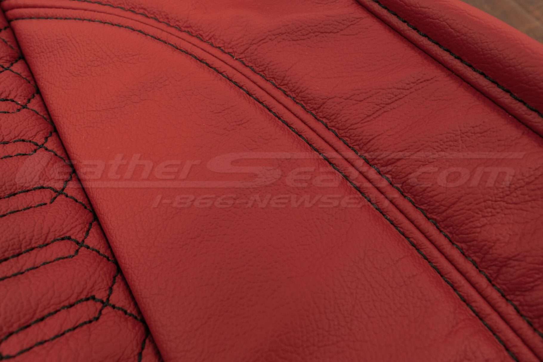 Contrasting black double-stitching