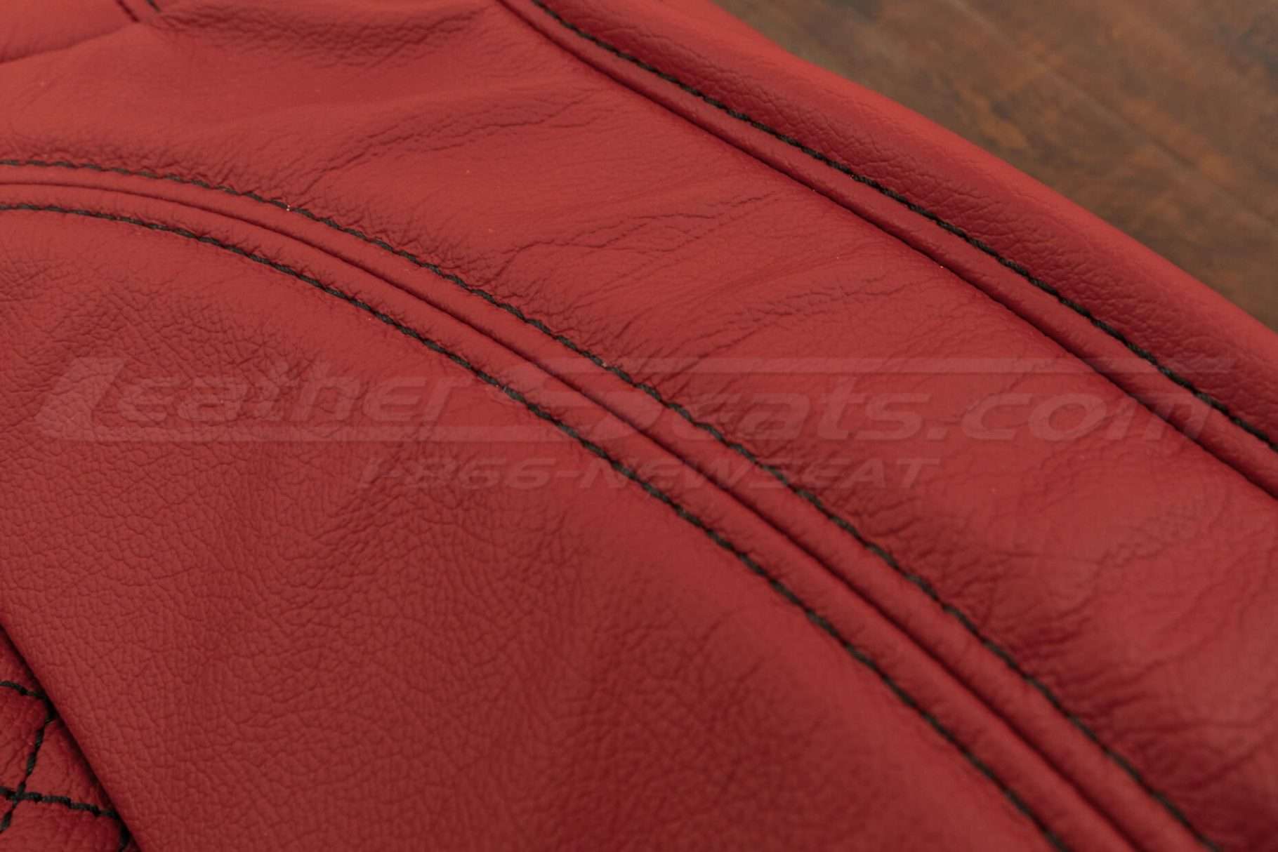 Side black double-stitching