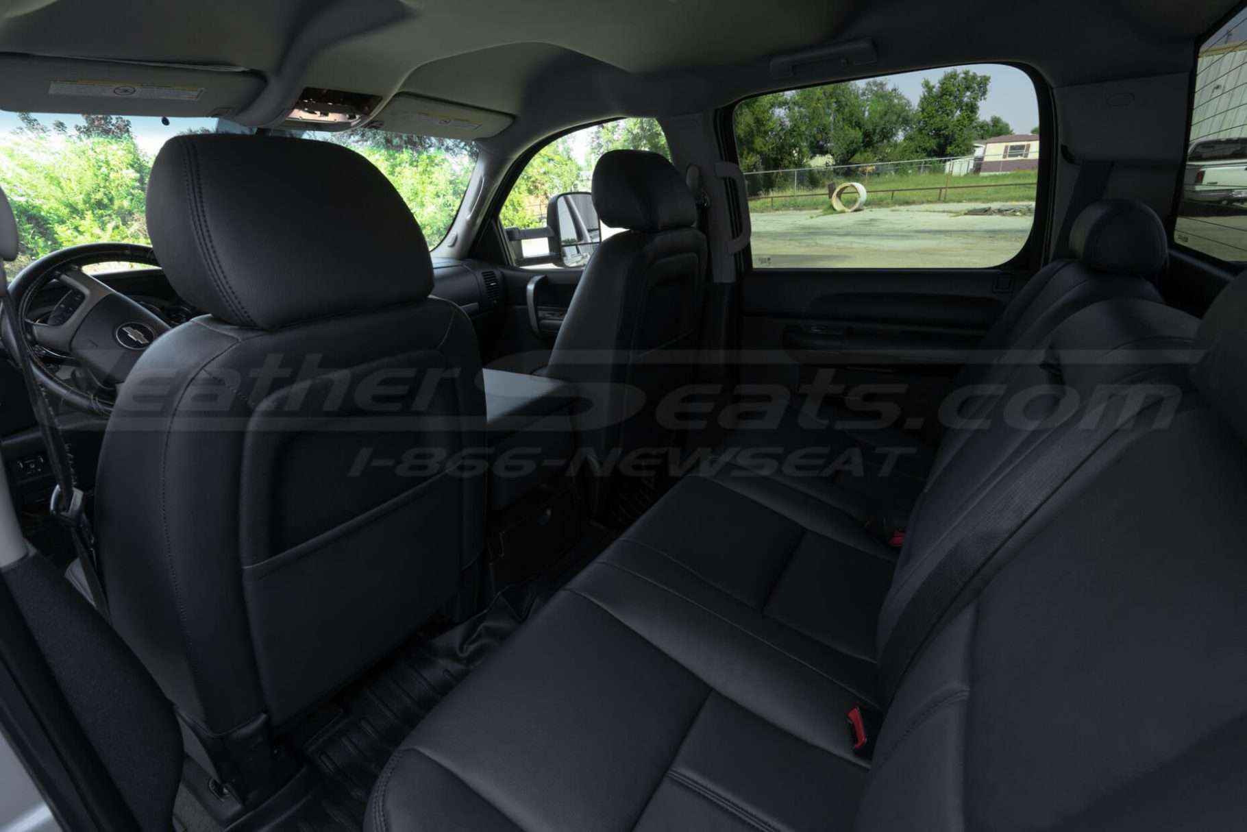 Installed rear seats and front seat pockets