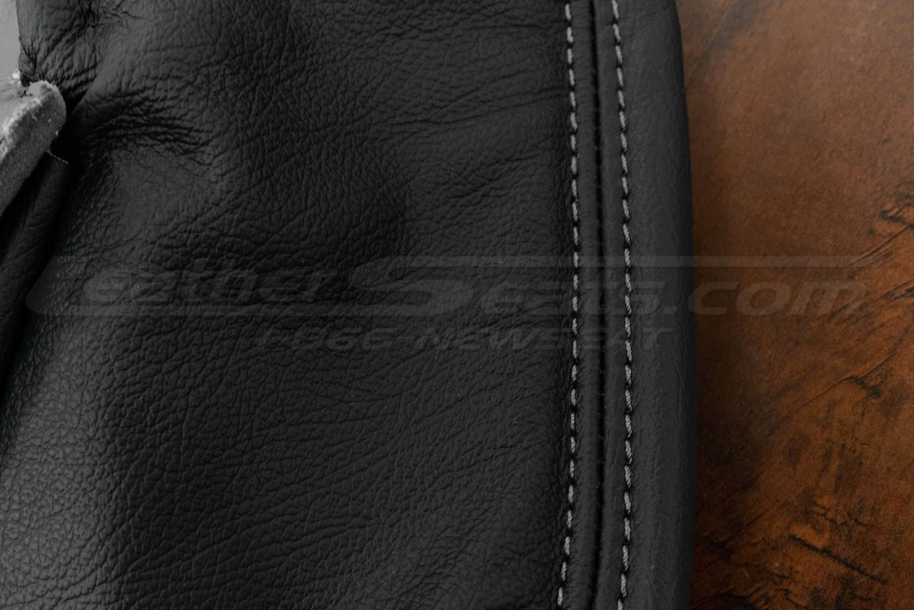 Double-stitching in stone