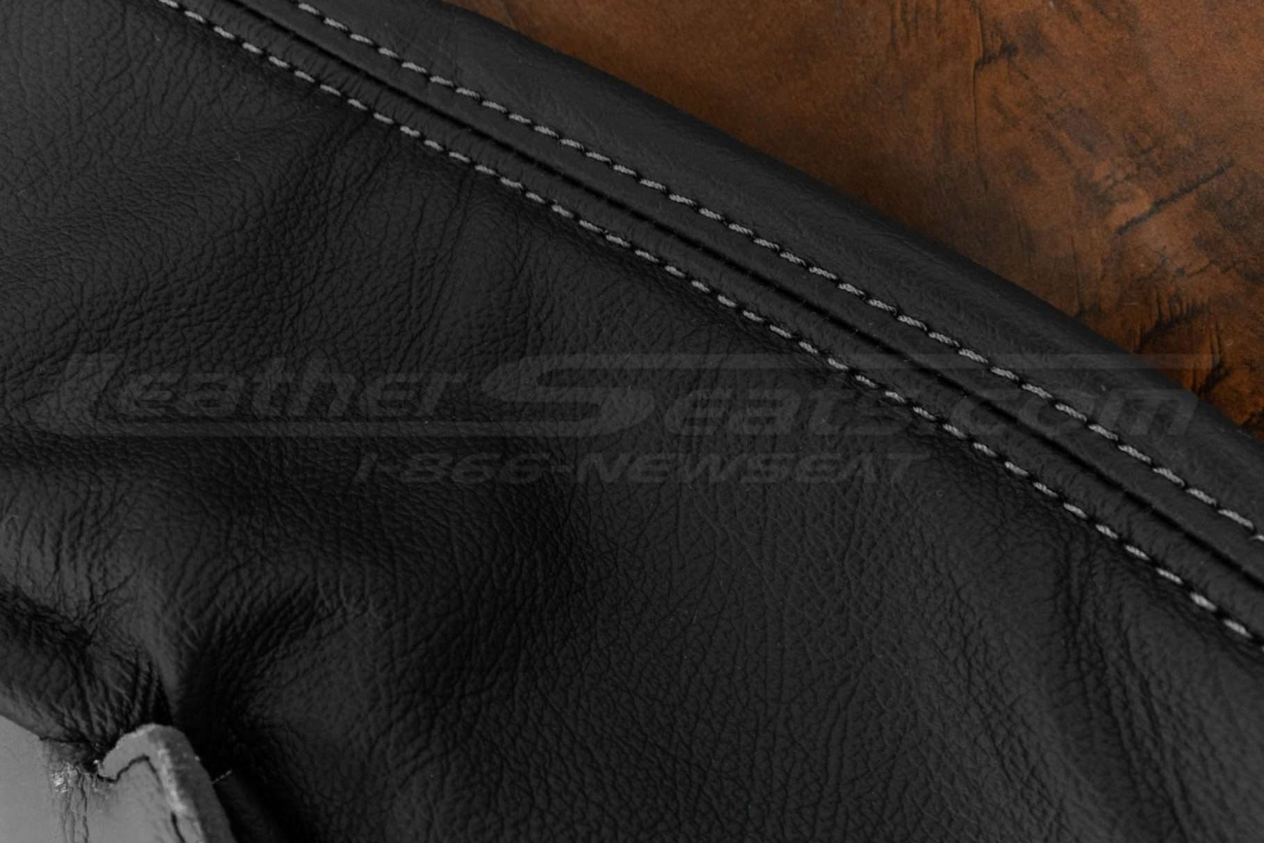 Contrasting double-stitching