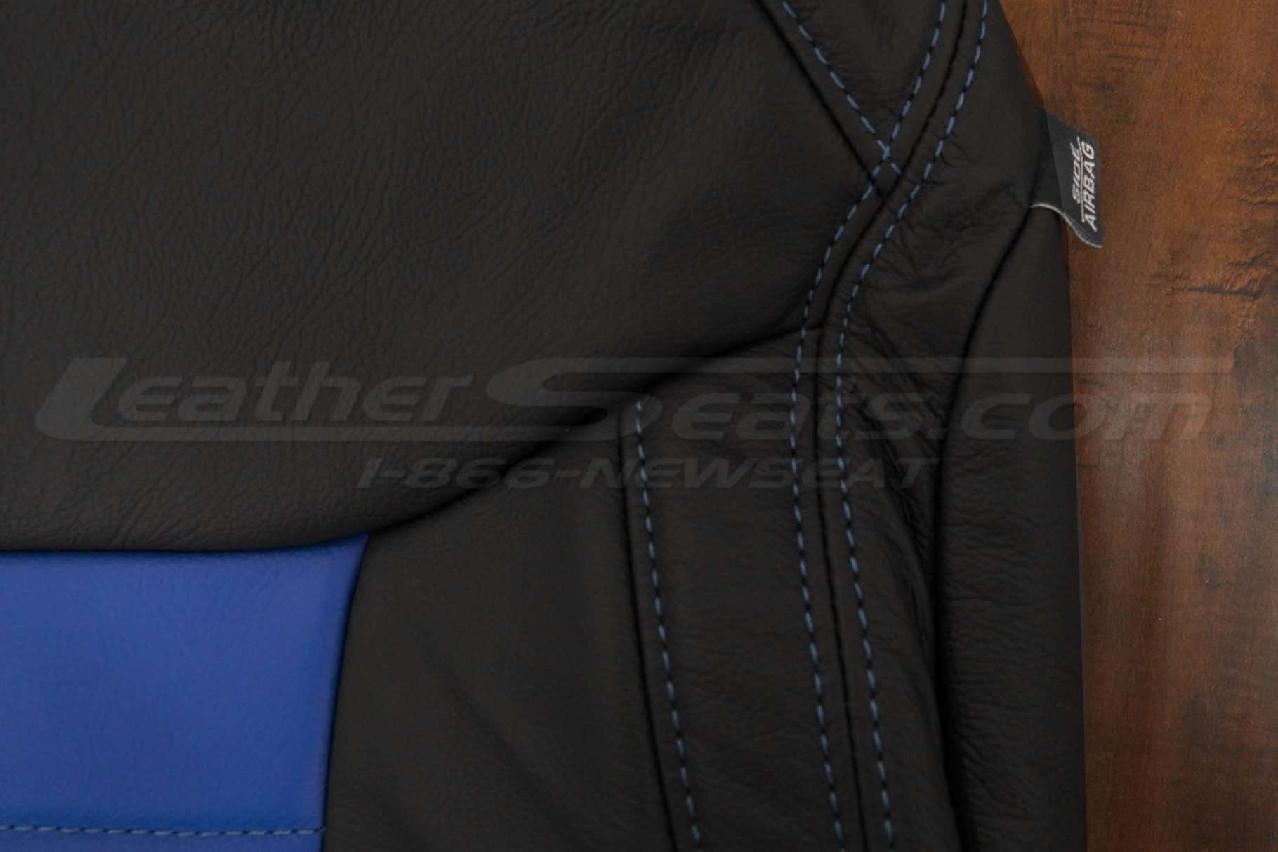 Side double-stitching in Cobalt