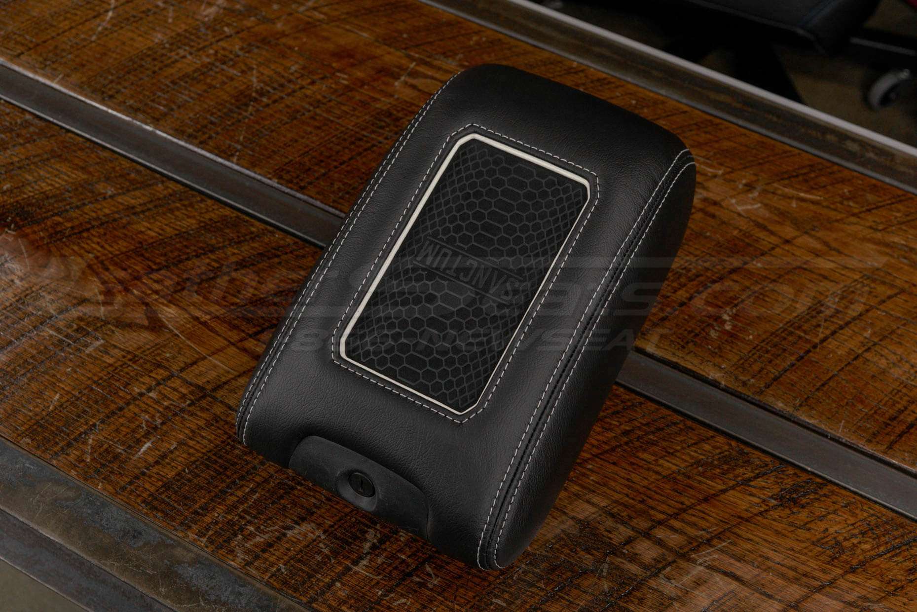 Leather phone charging console for Jeep Wrangler JK - Black & White