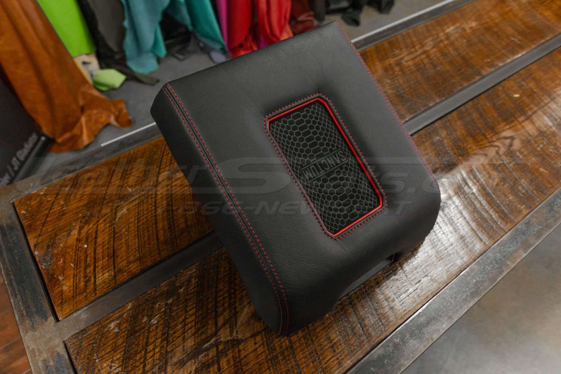 Ford F150 Sanctum Wireless Charging Console - black & Red