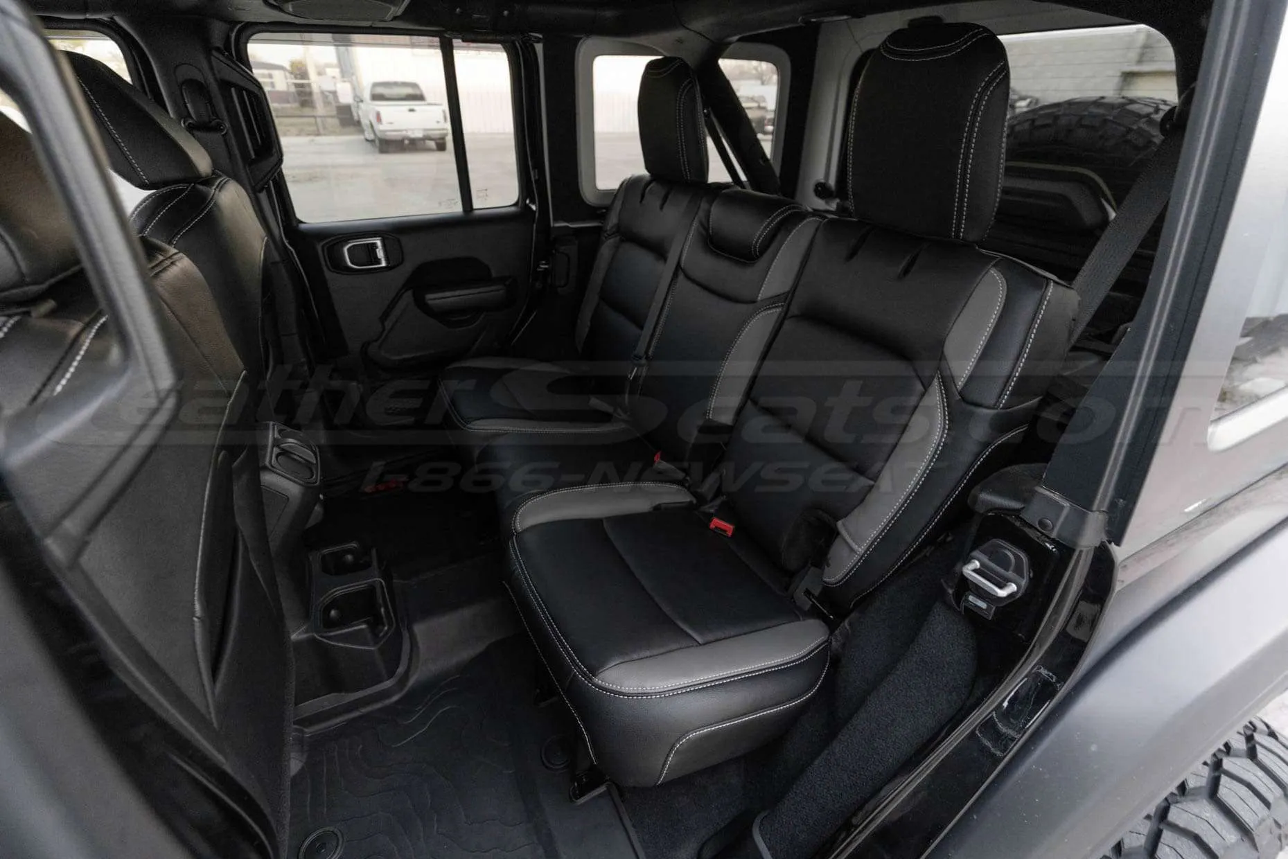 Jeep Wrangler JL Installed Leather seats - Rear seats from driver's side