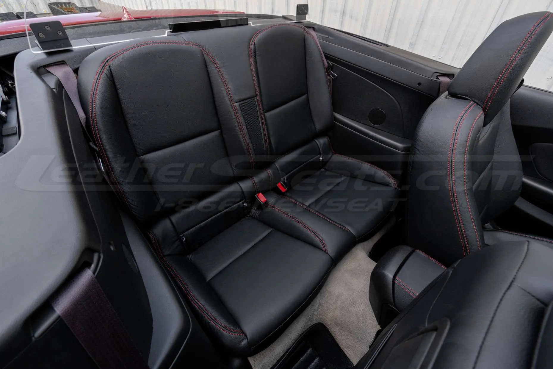 Chevrolet Camaro Black leather seats - Rear seats from passenger side