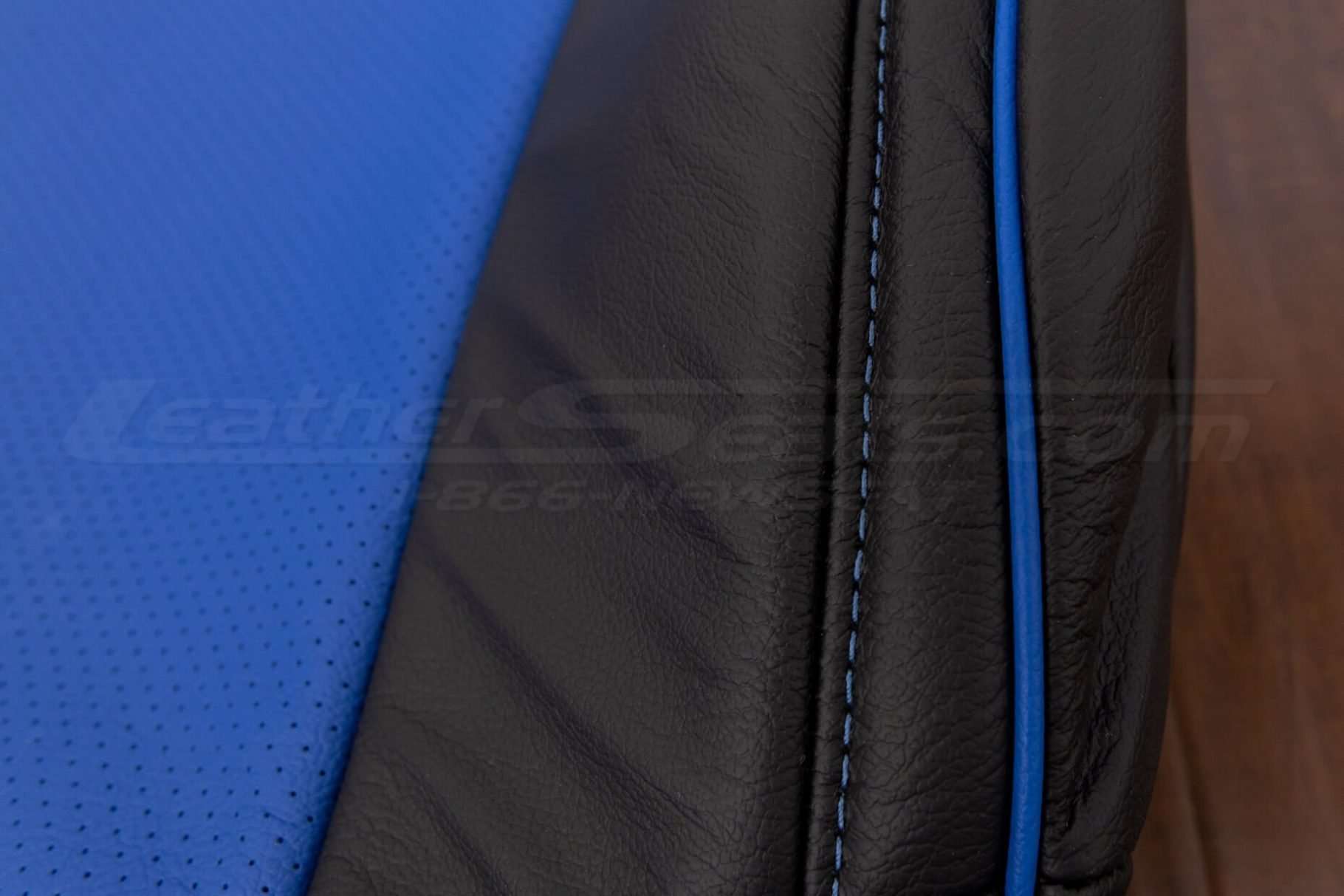 Contrasting cobalt piping