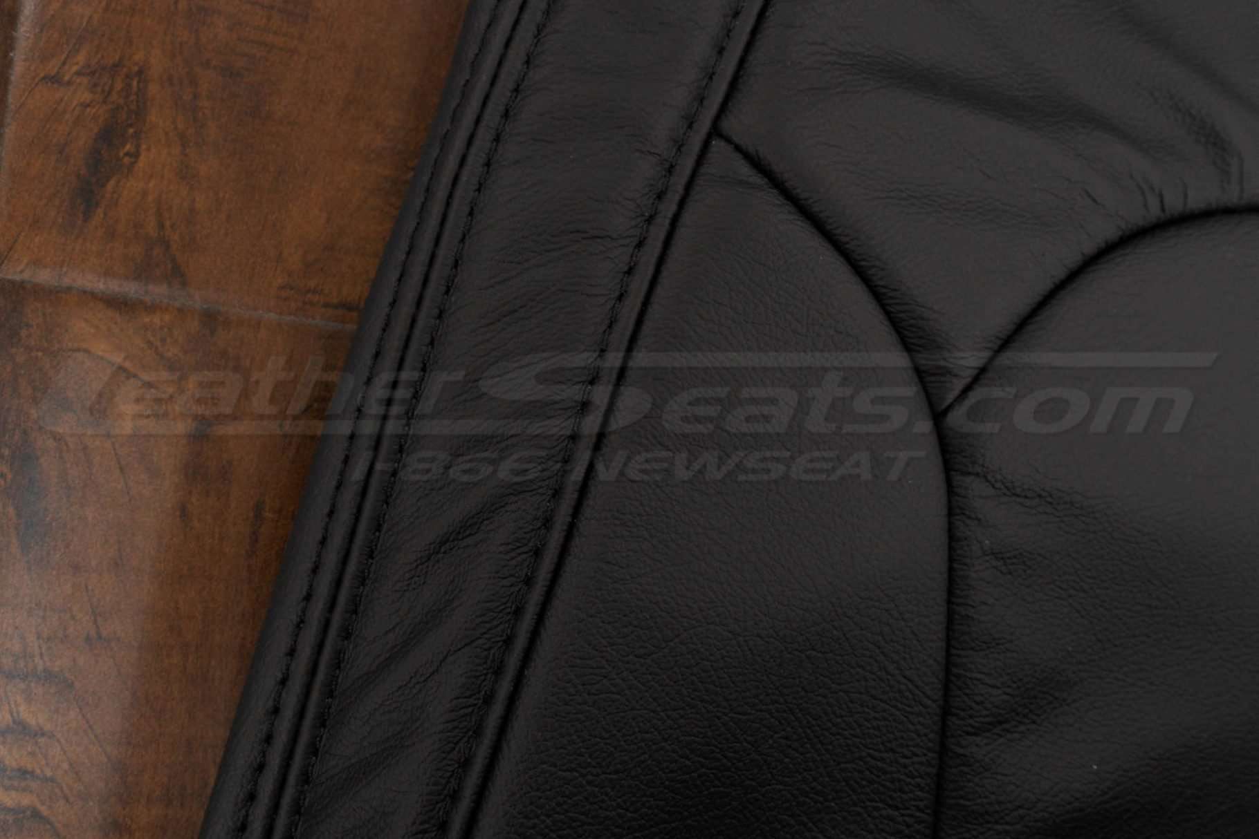 Double-stitching in Black