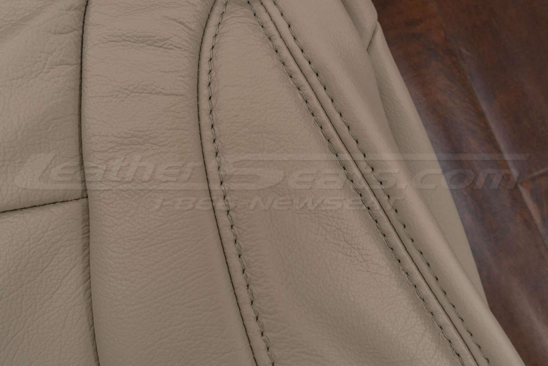 Double-stitching in Ivory