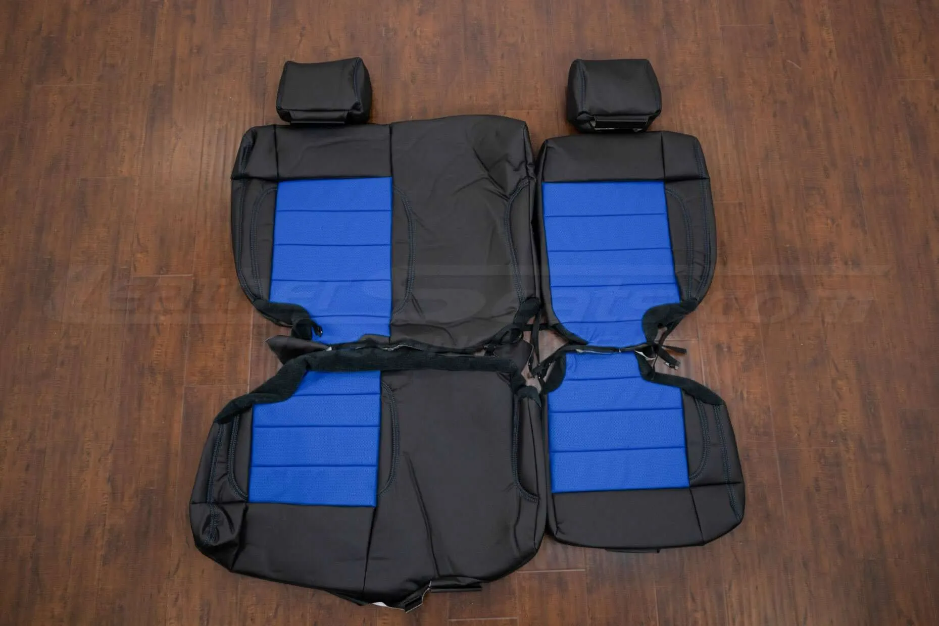 Jeek Wrangler JK Leather Seat Kit - Black & Cobalt - Rear seat upholstery