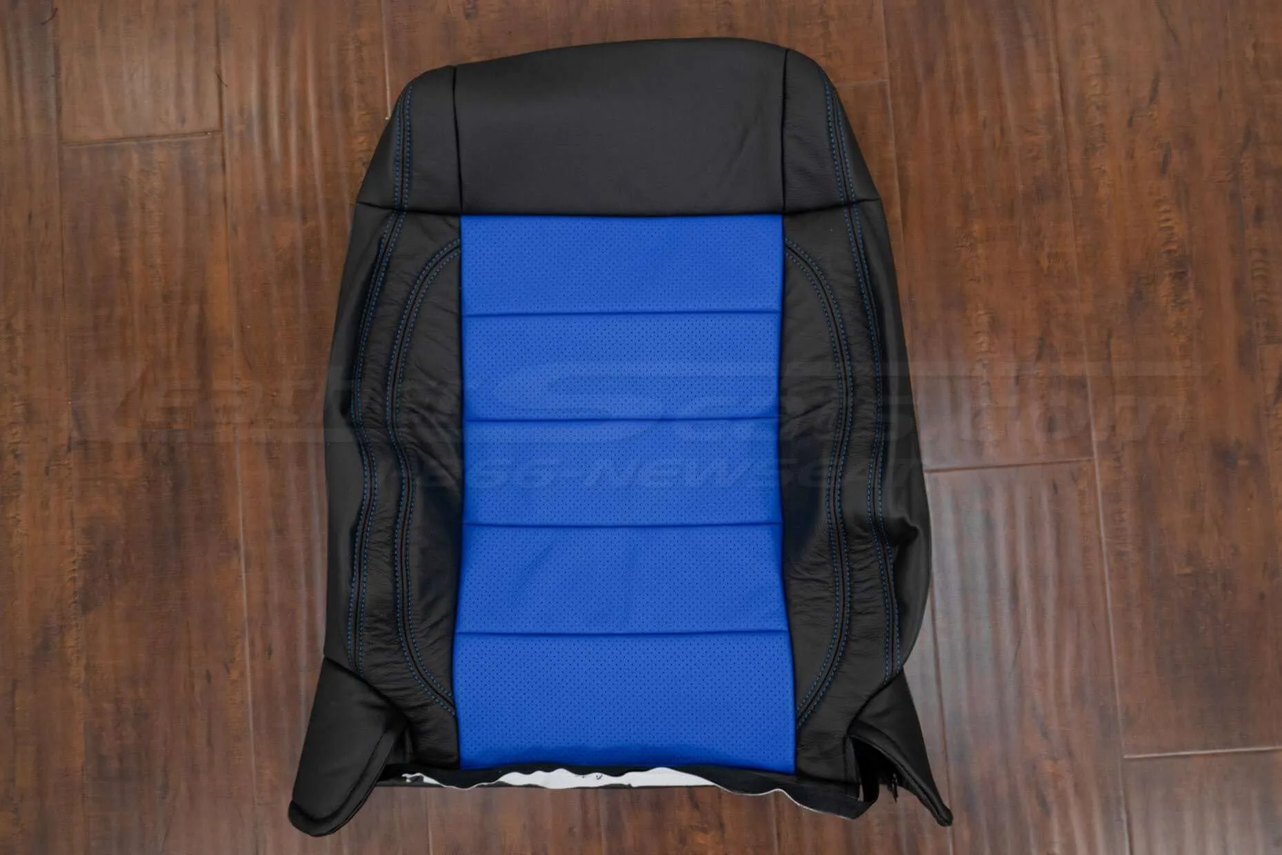 Jeep Wrangler JK _ Front Backrest Upholstery With Perforated Inserts