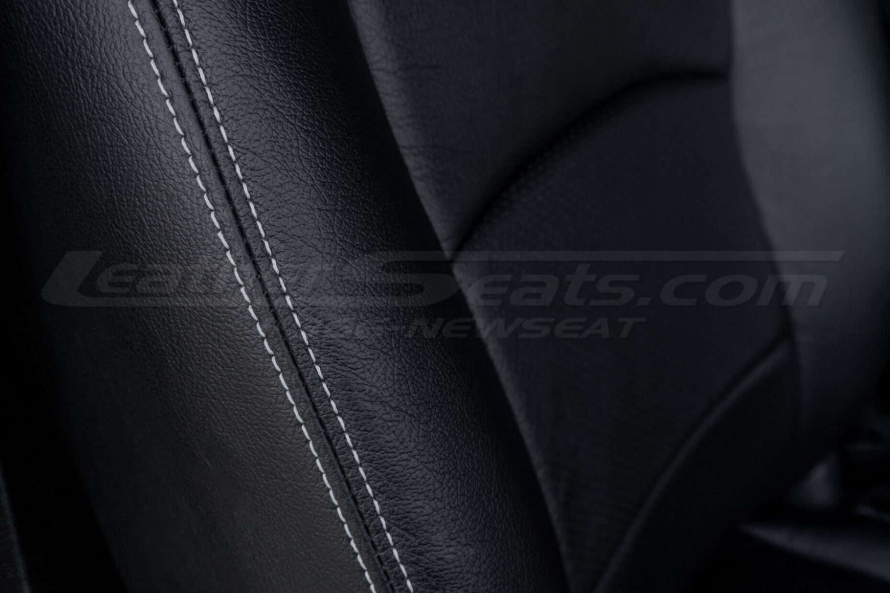 Contrasting White double-stitching