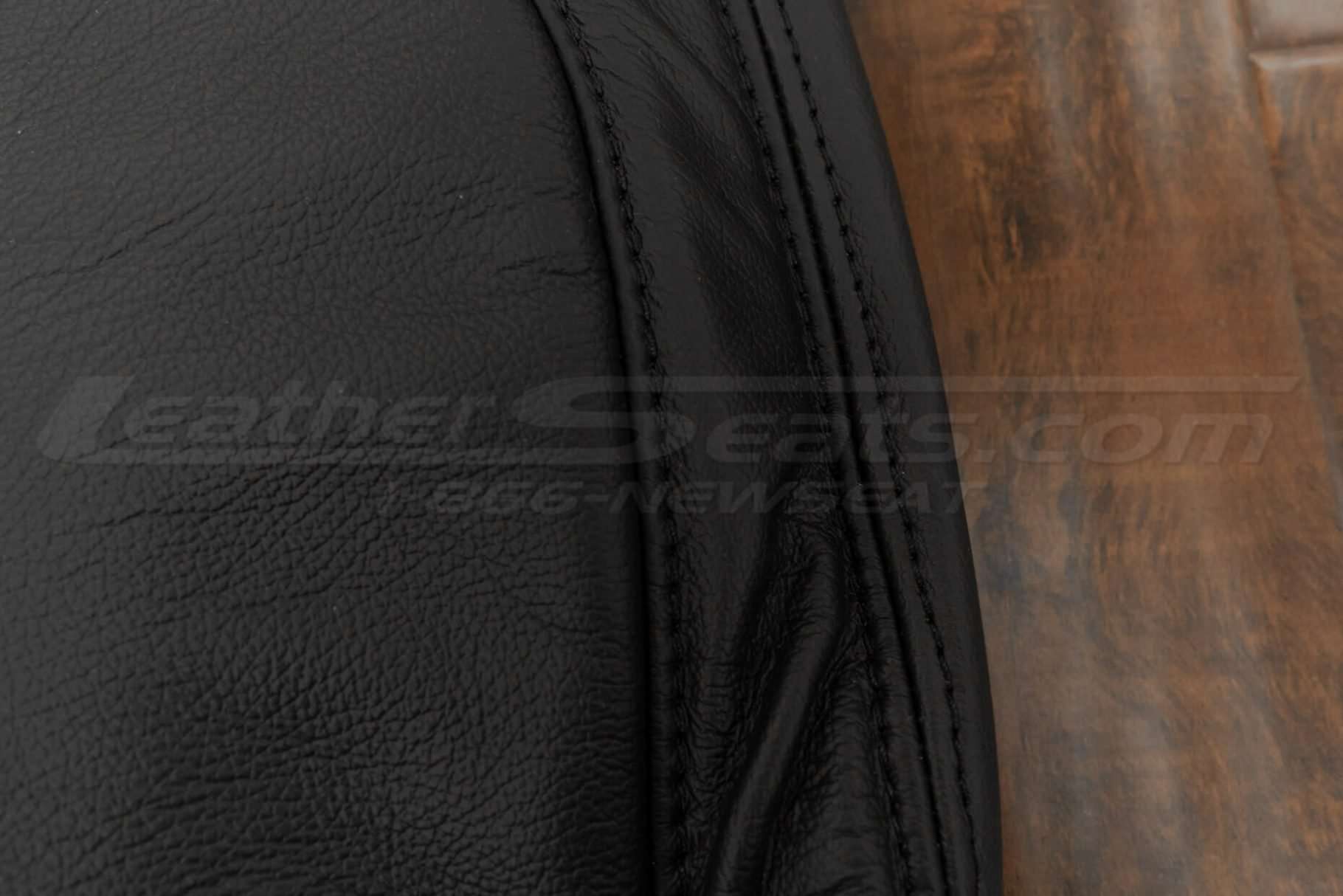 Matching Blacl stitching