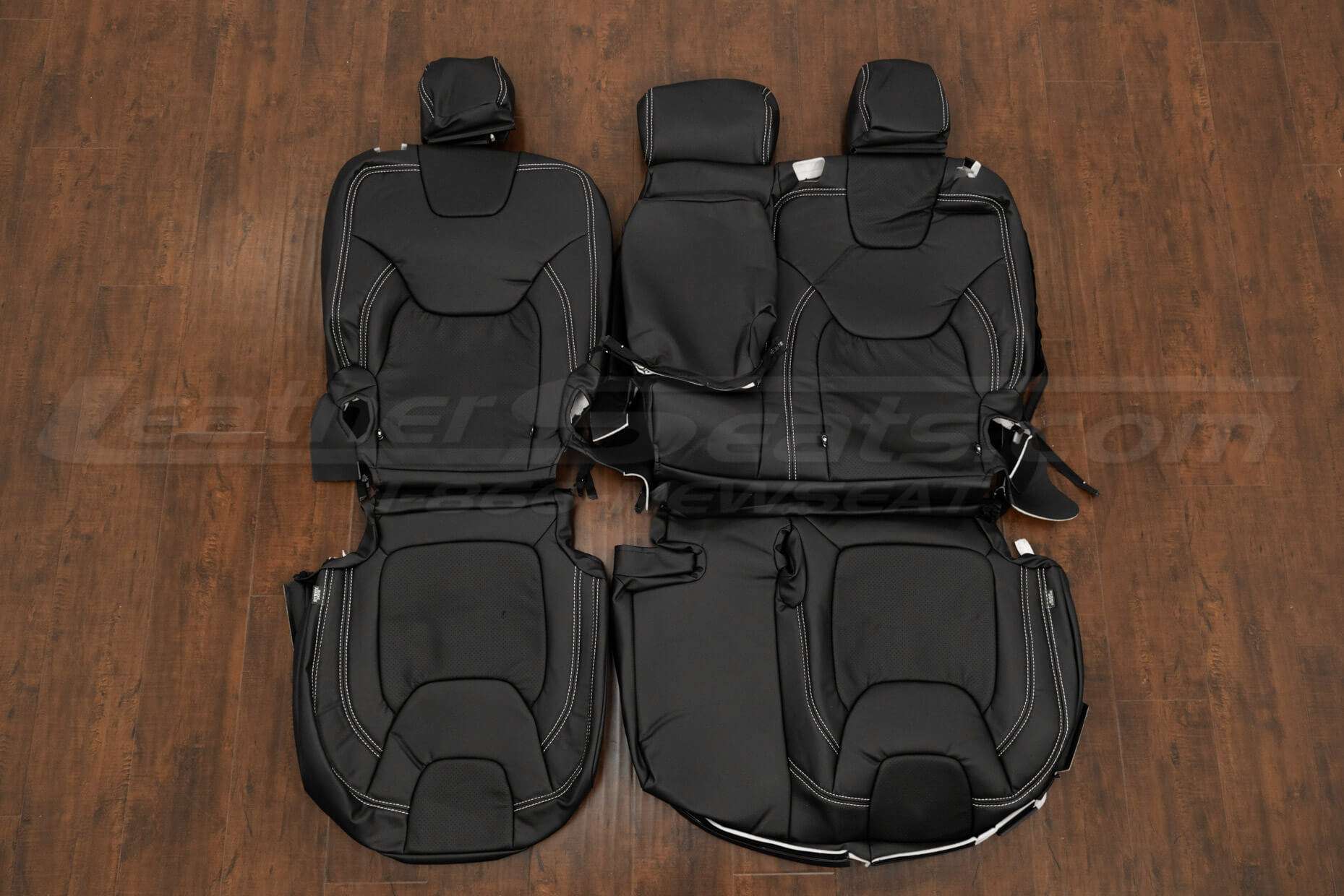 2018 Jeep Cherokee Leather Seat Kit - Blck - Rear seat upholstery with Armrest