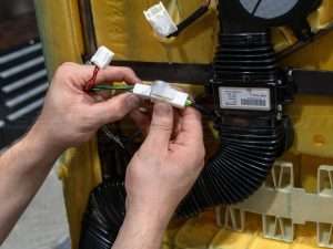 Connecting the control module and wiring harness