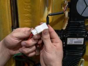 Connecting the control module and wiring harness part 2