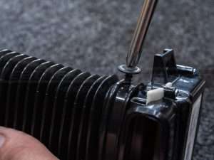 Screwing connector tight wth PPhillips-Head screw