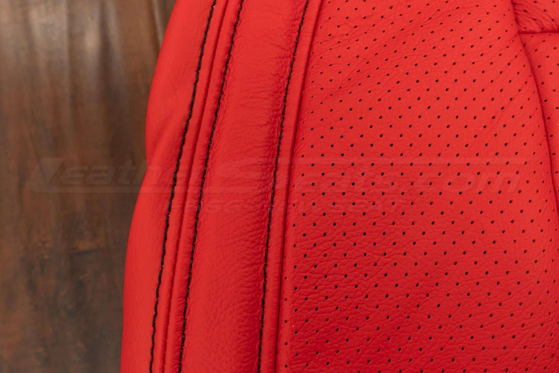 Contrasting Black Double-stitchingg